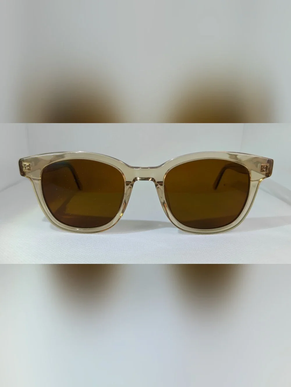 RFLKT. Lighthouse. Classic Transparent Beige. Rounded Square as Eyewear.